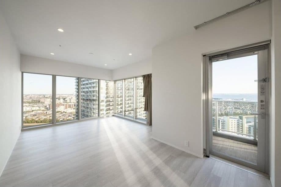 Luxury 3BR with High-End Finishes - View 1