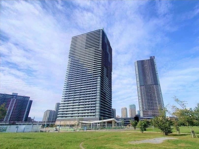 Premium 3BR Residence with Bay Views - View 1