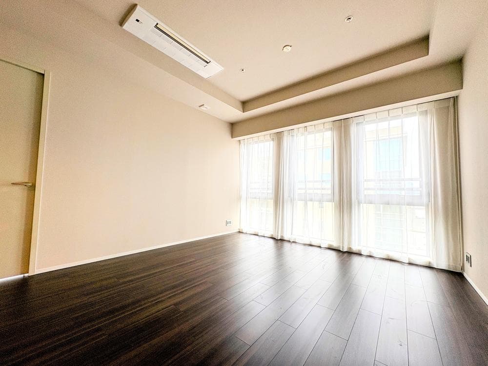 Expansive 3BR Luxury Residence Near Ichigaya - View 1