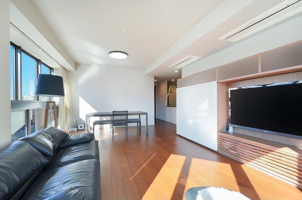 Expansive 2BR with Den in Prime Ichibancho - View 1