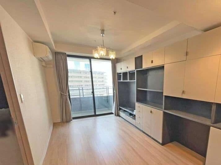 Luxury 2BR Tower Apartment 7 Min from Station - View 1