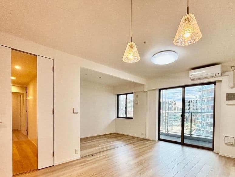 Modern 3BR with Dual Baths in Harumi - View 1