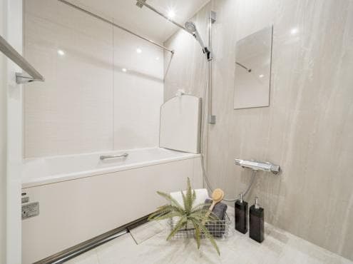 Expansive 3BR with Tower Views in Harumi - View 1