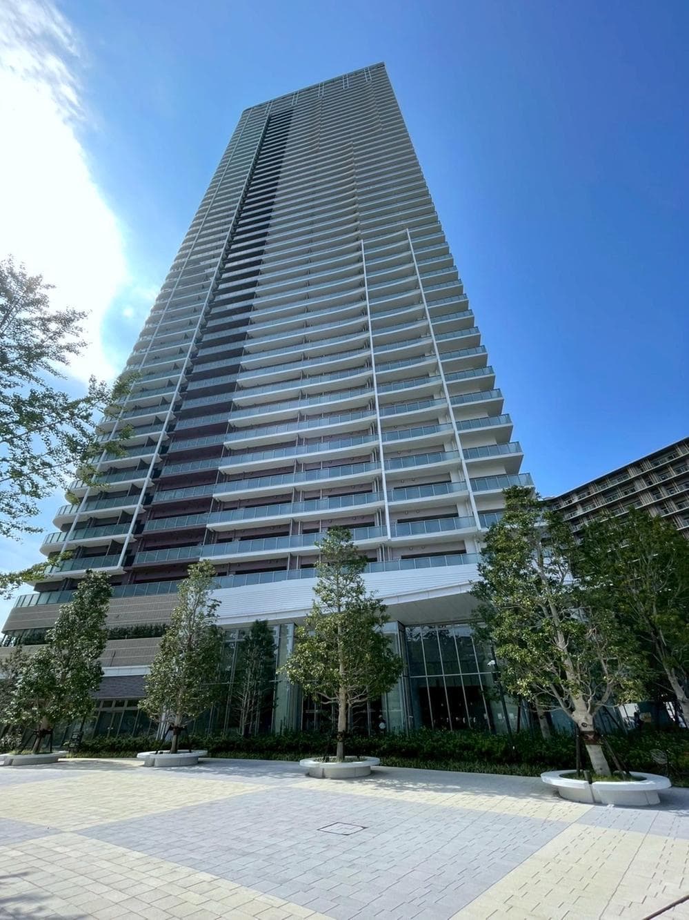 Modern 3BR with Den in New Harumi Complex - View 1