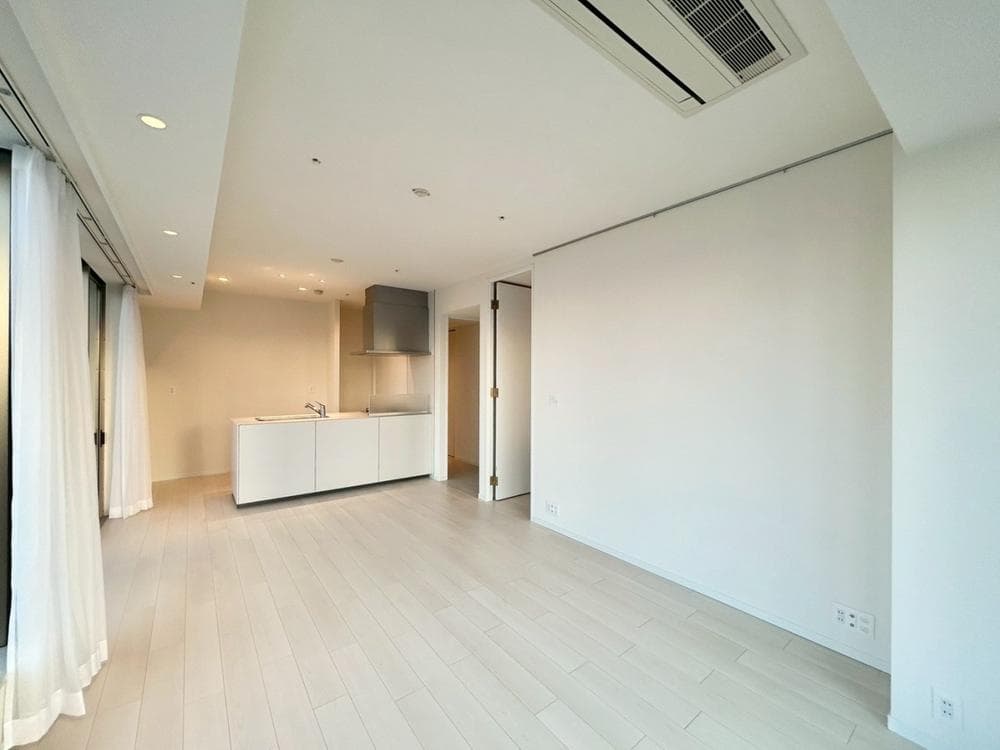 High-Floor 3BR Near Tsukishima Station - View 1