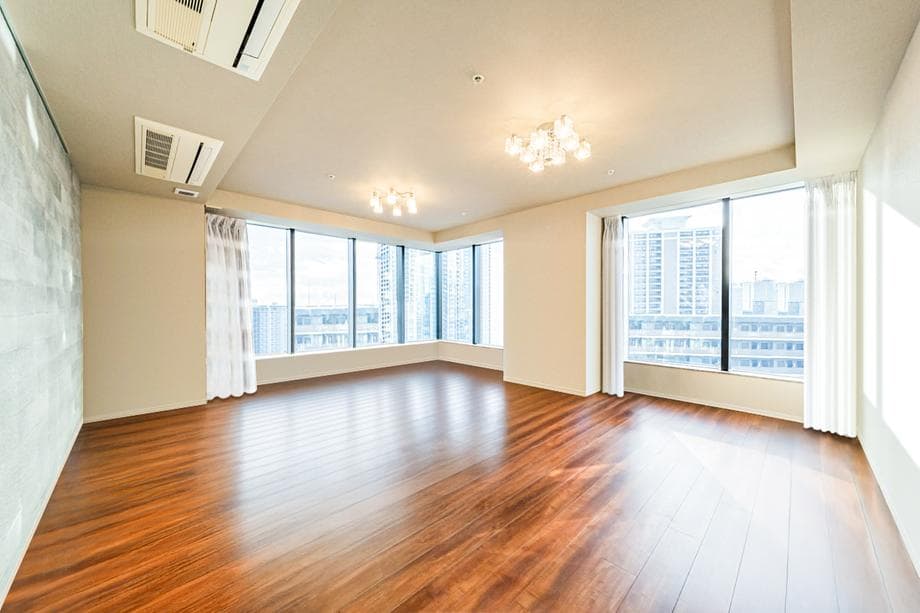 Expansive 2BR Tower Unit in Kachidoki