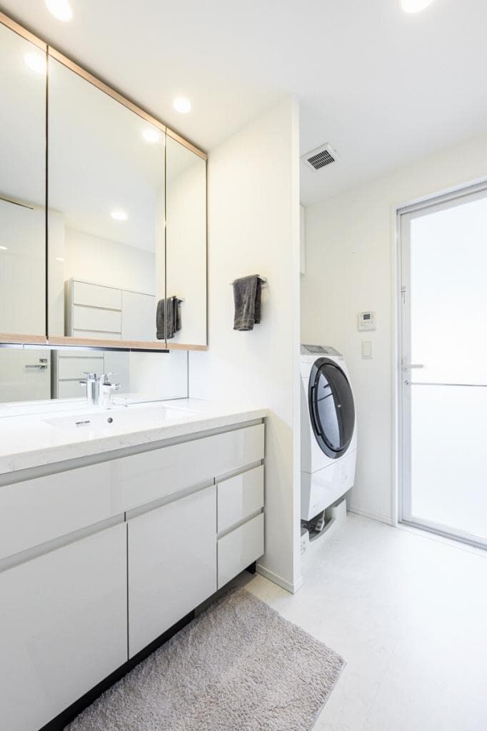 Spacious 2BR Near Hamamatsucho Station with Water Views - View 1