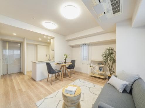Sunlit 1BR with Den in Prime Yotsuya - View 1